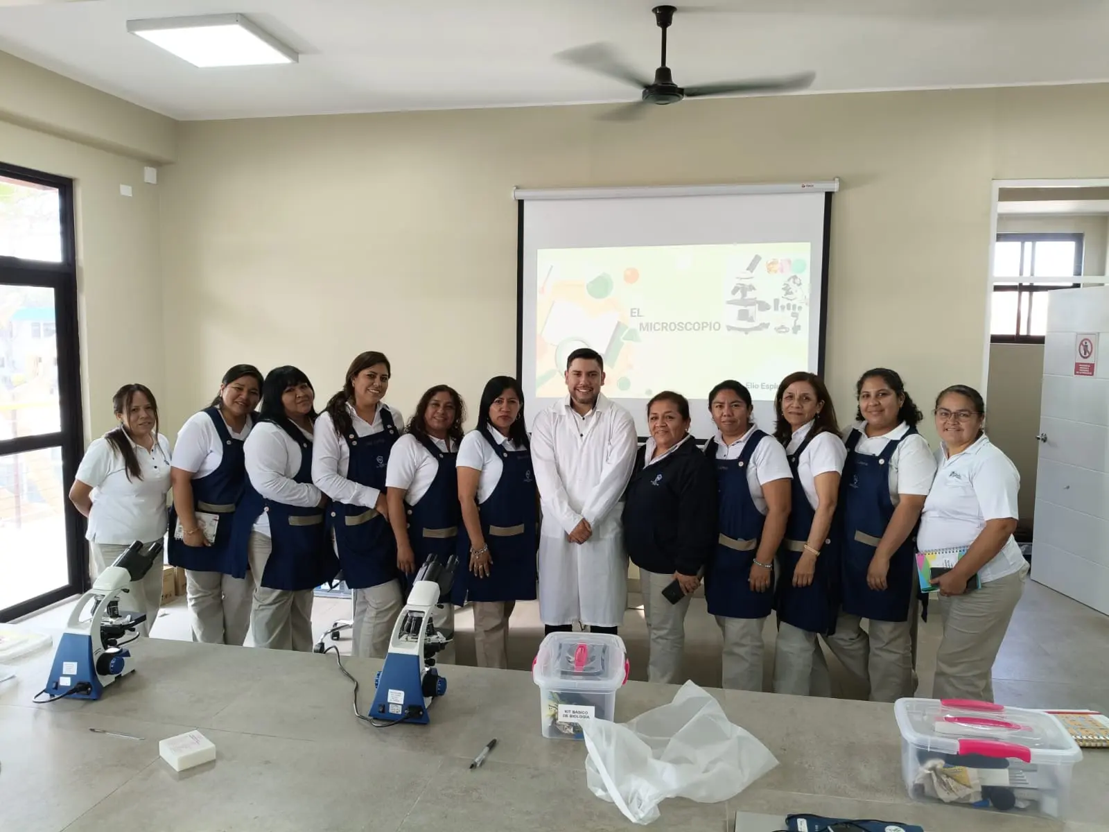 Capacitación STEM docentes primaria Colegio Santa Maria de Chincha