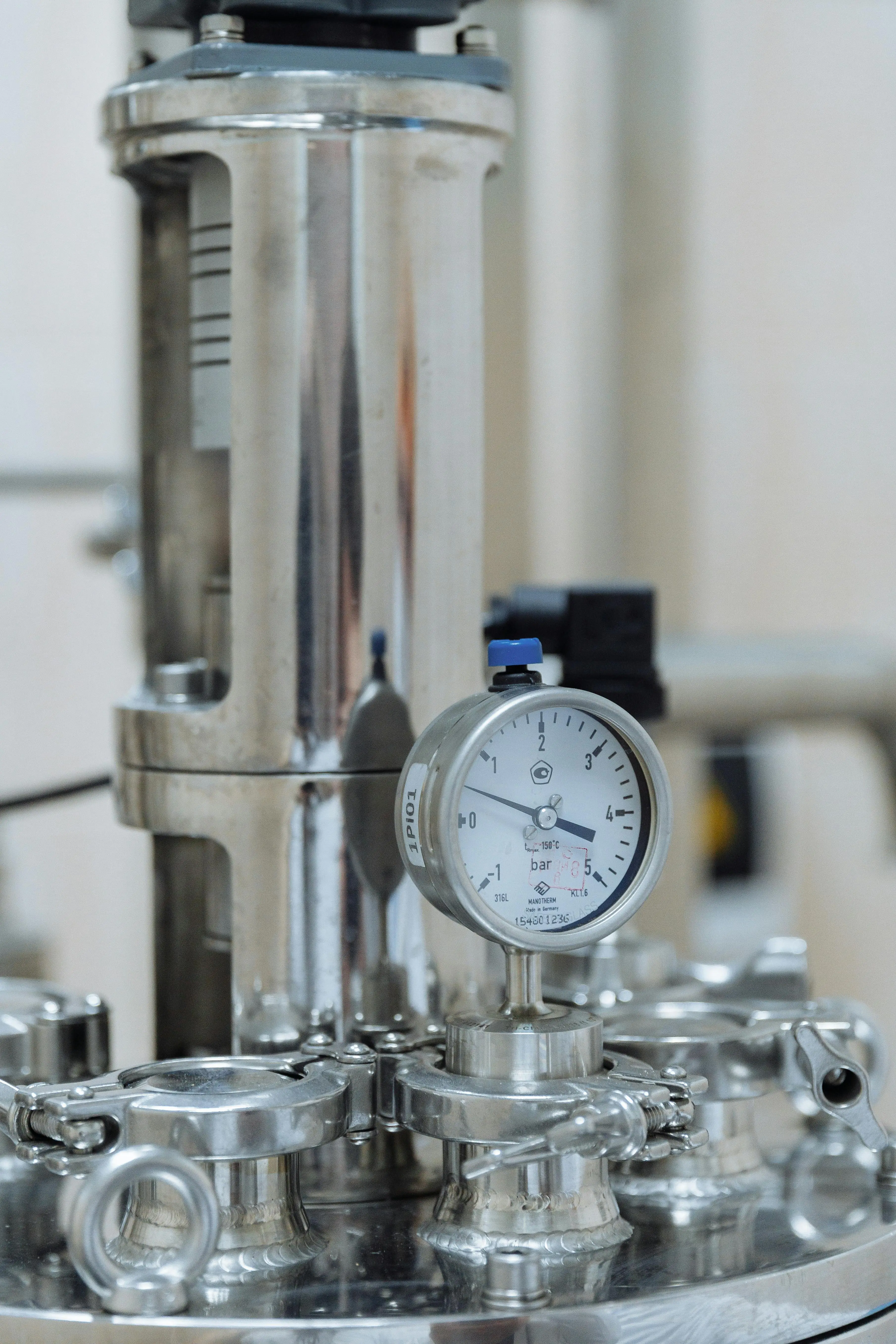 Fabricación y venta de herramientas de metal y vidrio para laboratorios